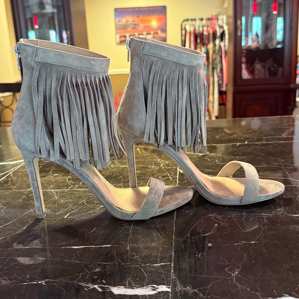 Steve Madden size 9 suede stiletto heels with fringe accent around top - Picture 5 of 6